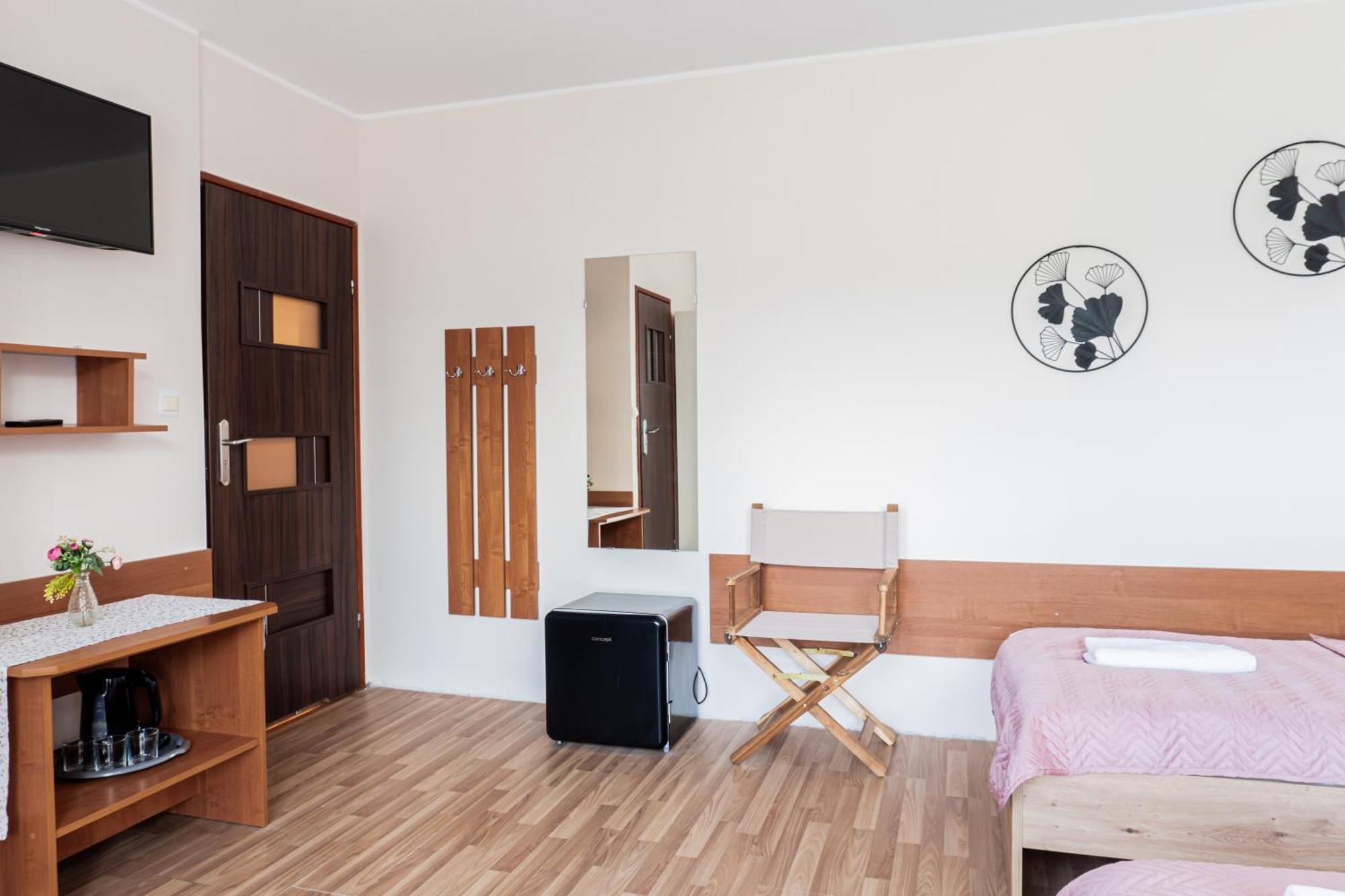 Pokoje Goscinne Raf-Tur - Sala Zabaw, Grill - Idealny Dla Rodzin Z Dziecmi Ostrowo  Buitenkant foto